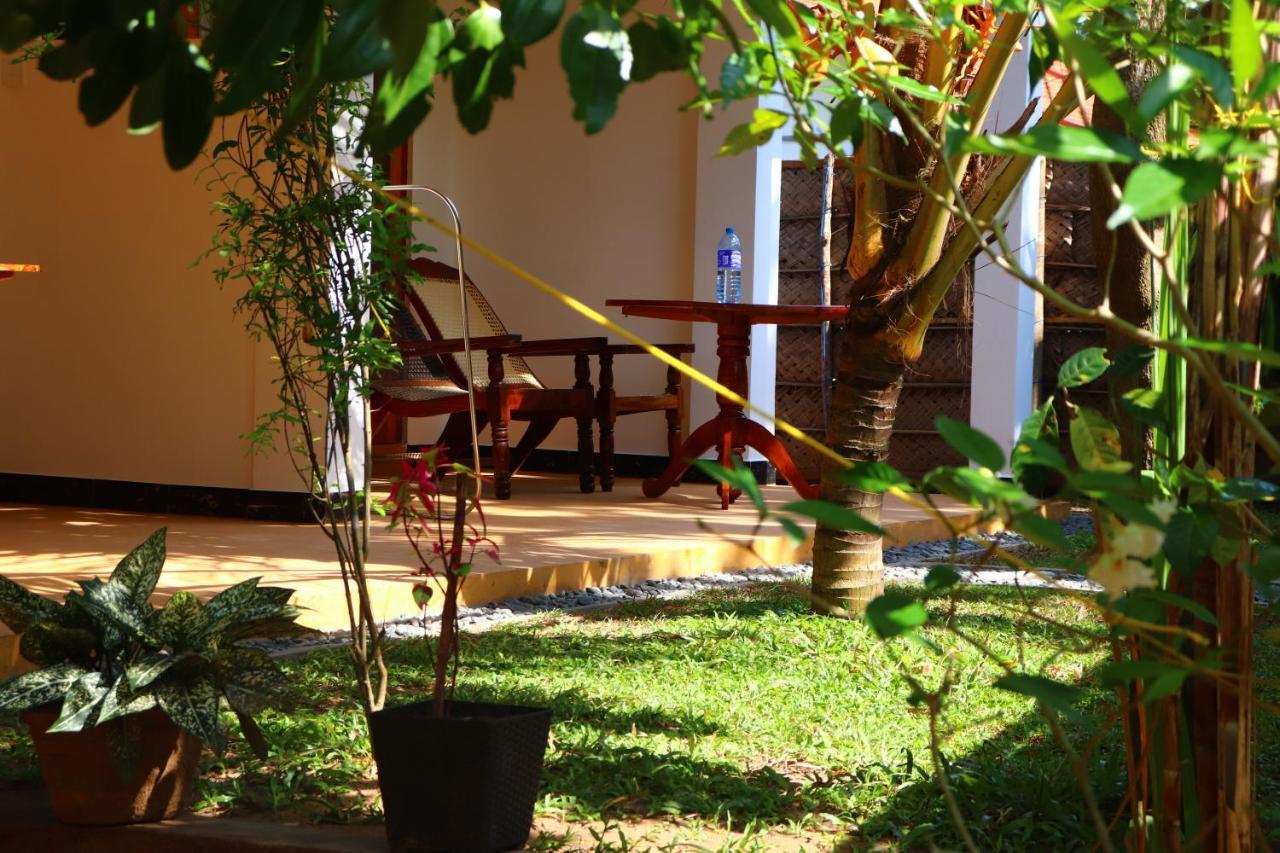 Relax Beach House Tangalle Buitenkant foto