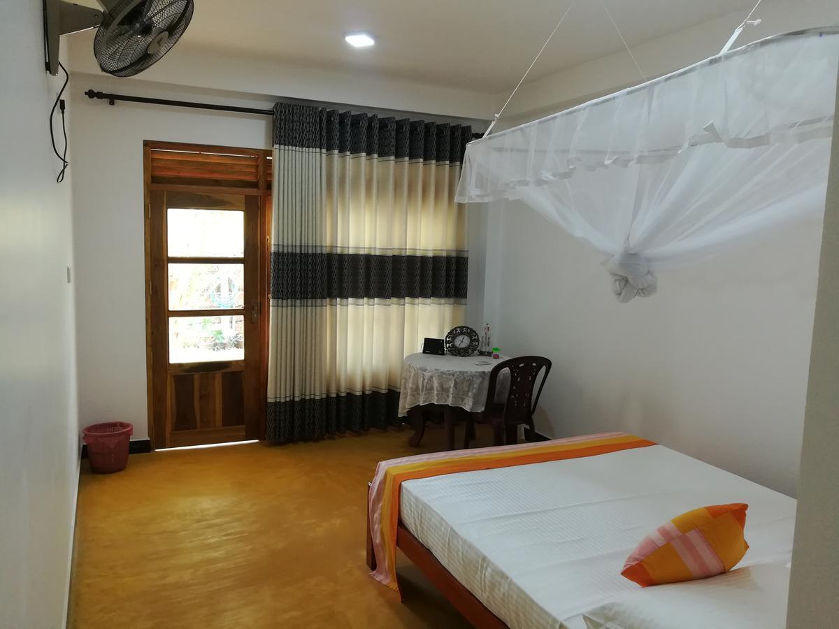 Relax Beach House Tangalle Buitenkant foto