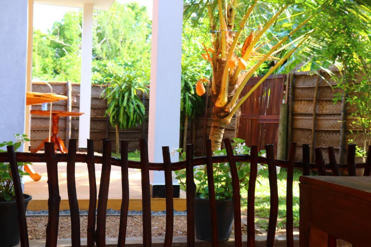 Relax Beach House Tangalle Buitenkant foto