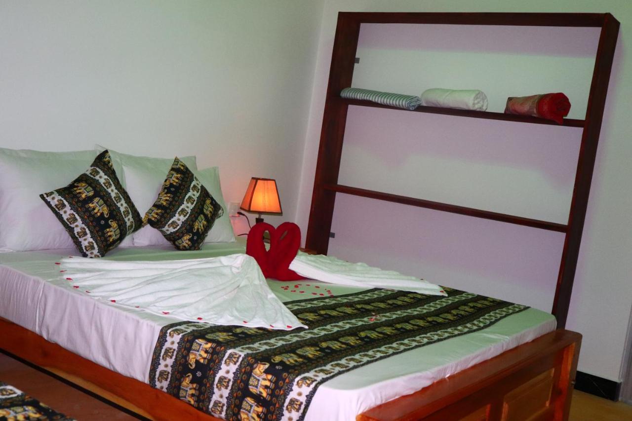 Relax Beach House Tangalle Buitenkant foto