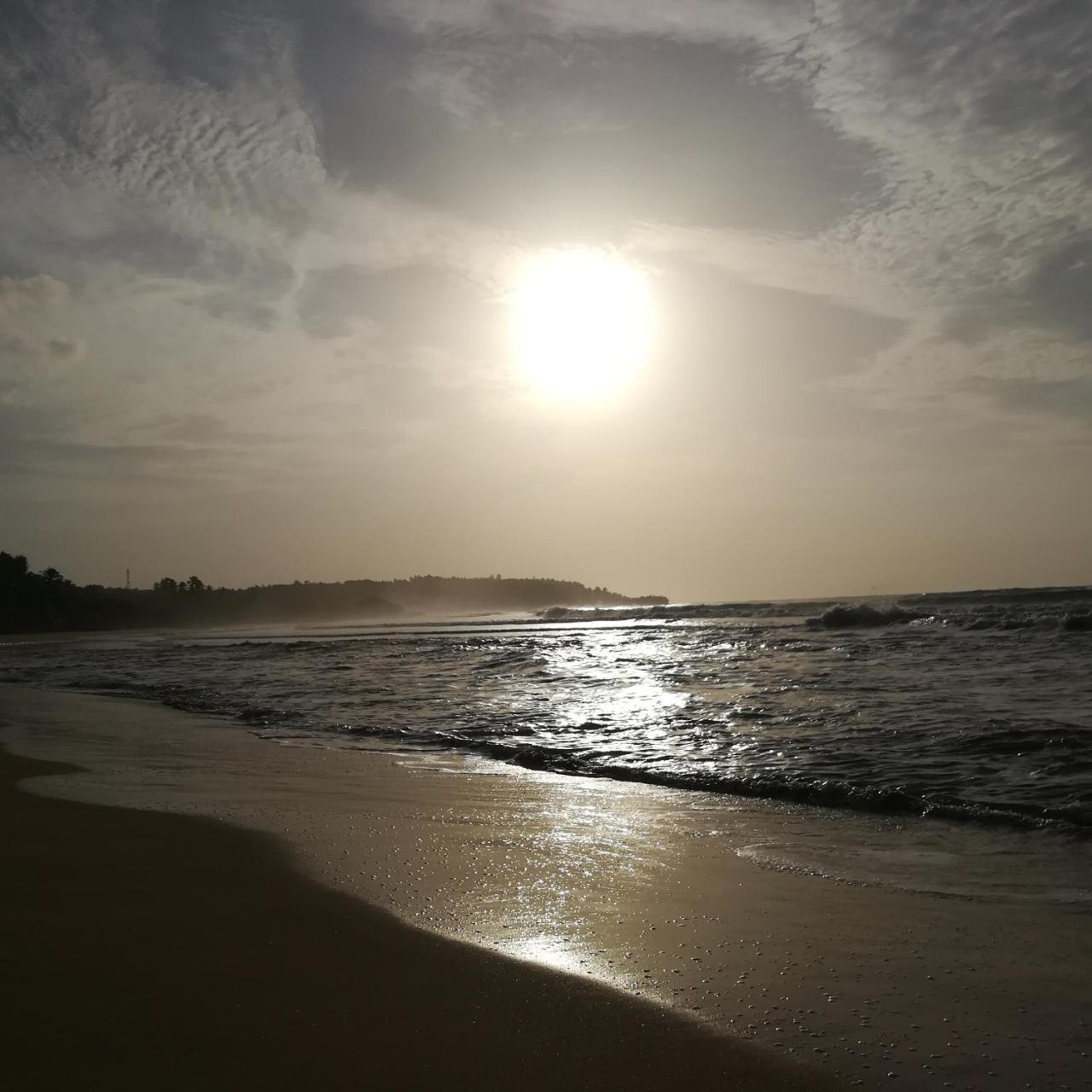 Relax Beach House Tangalle Buitenkant foto