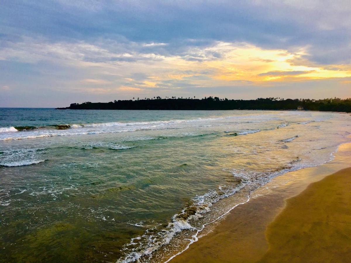 Relax Beach House Tangalle Buitenkant foto