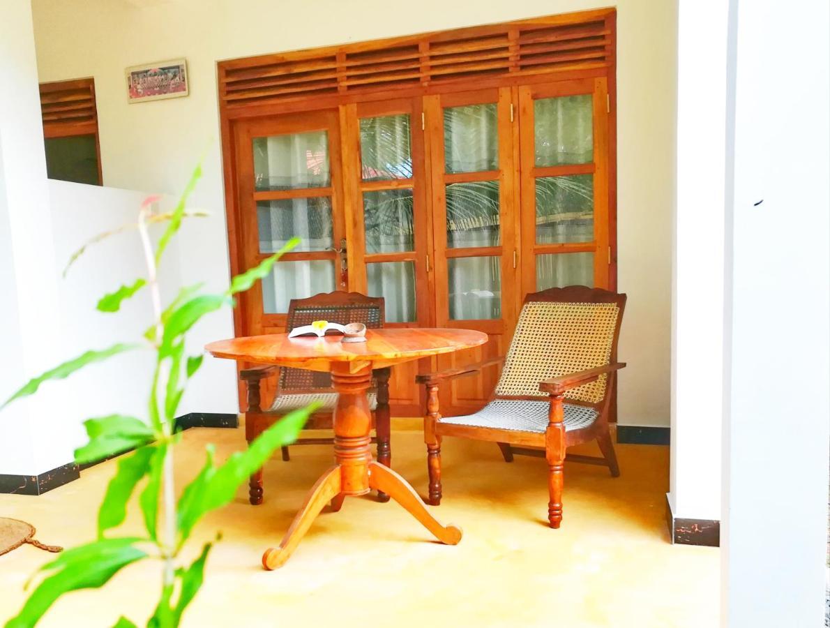 Relax Beach House Tangalle Buitenkant foto