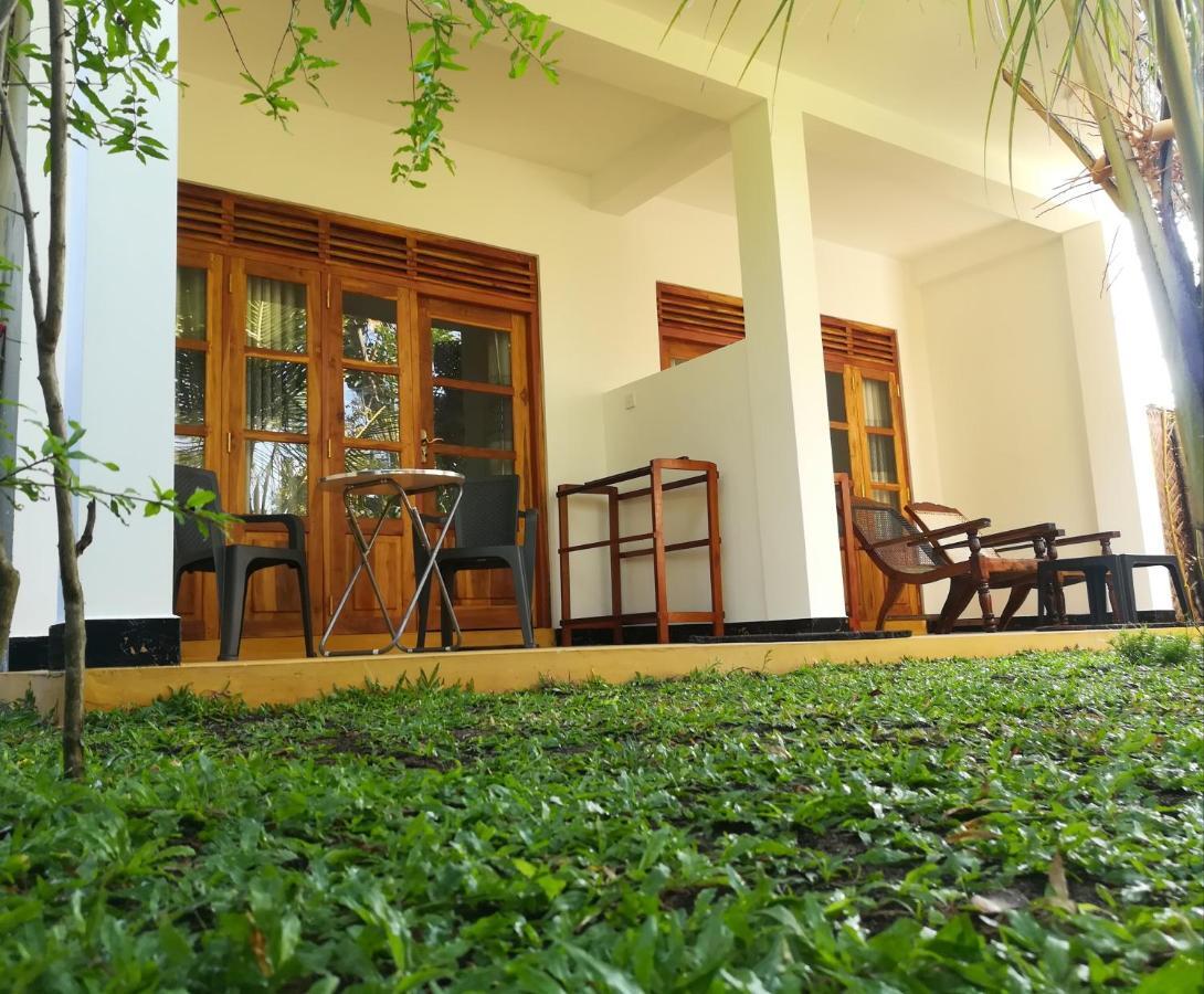 Relax Beach House Tangalle Buitenkant foto